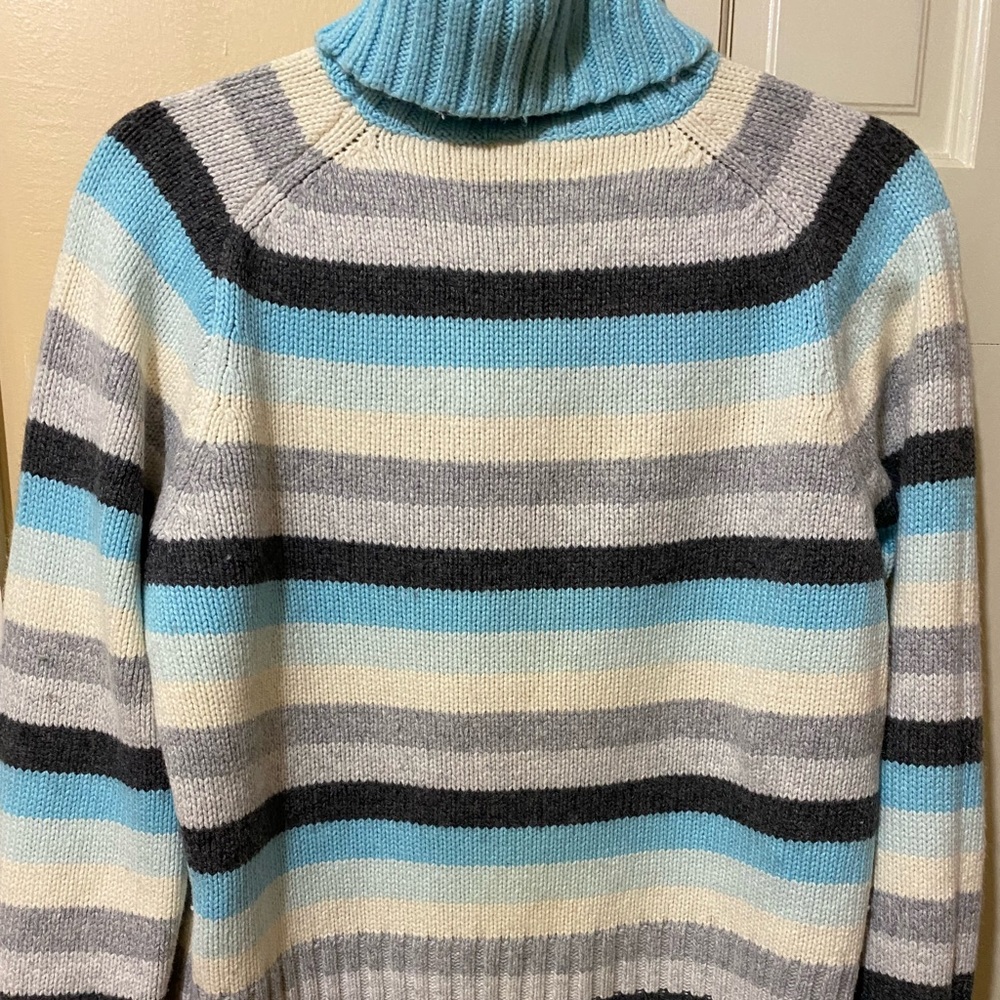 GAP - LARGE TURTLE NECK LIKE SWEATER